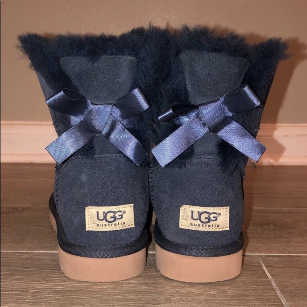 Authentic Size 8 UGG Bailey Bow Booties